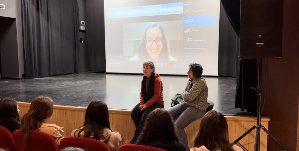 EMAKUME ZIENTZIALARIEN ASTEA