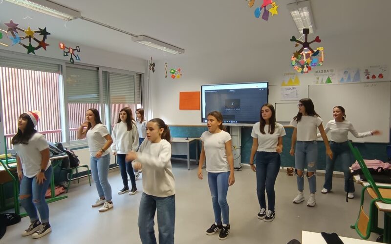 1.DBHKO IKASLEEK EUSKARA JAKINTZAGAIAN ANTOLATU DUTEN "IKUSKIZUN BEREZIA"