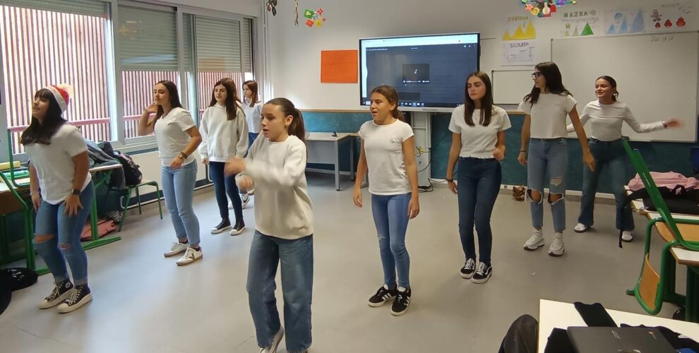 1.DBHKO IKASLEEK EUSKARA JAKINTZAGAIAN ANTOLATU DUTEN "IKUSKIZUN BEREZIA"