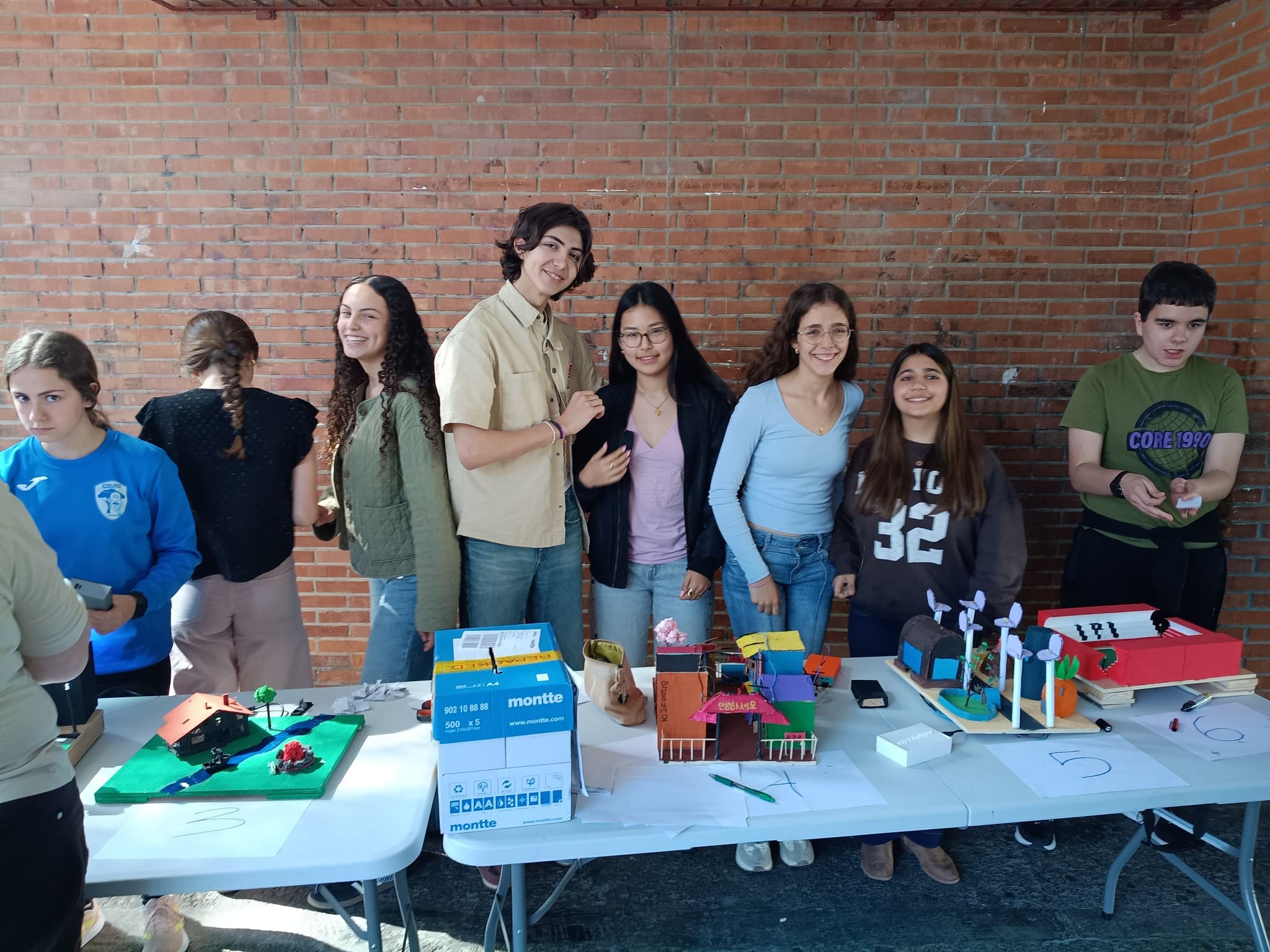 TEKNOLOGIAKO IKASLEEN PROIEKTUEN AURKEZPENA